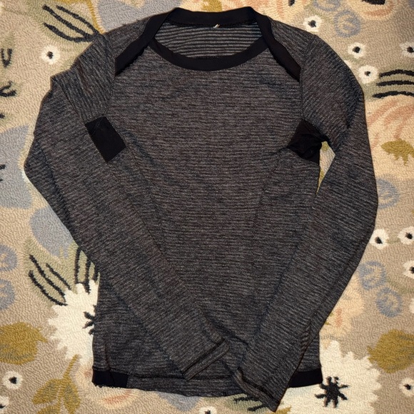 lululemon athletica Gray Long Sleeve Thermal Layer - Picture 3 of 3